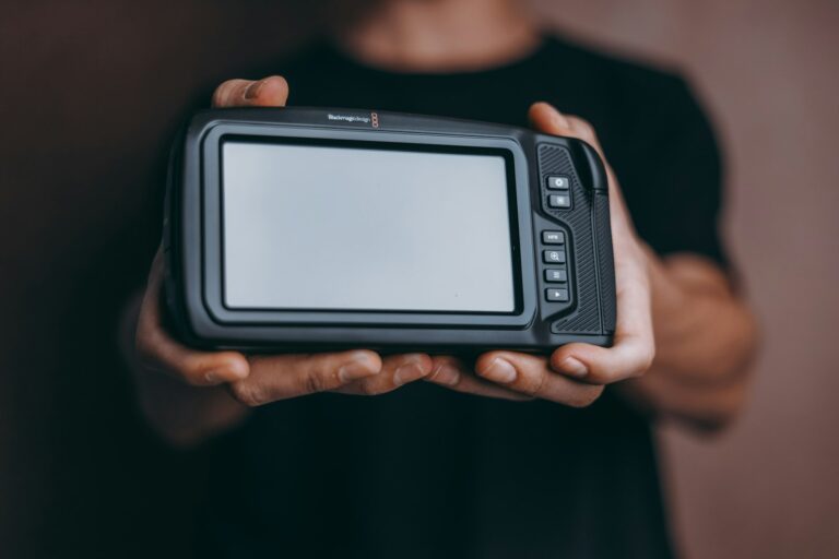 FLIR C3-X Review: A Stand-Alone Pocket Thermal Camera for Home Inspectors