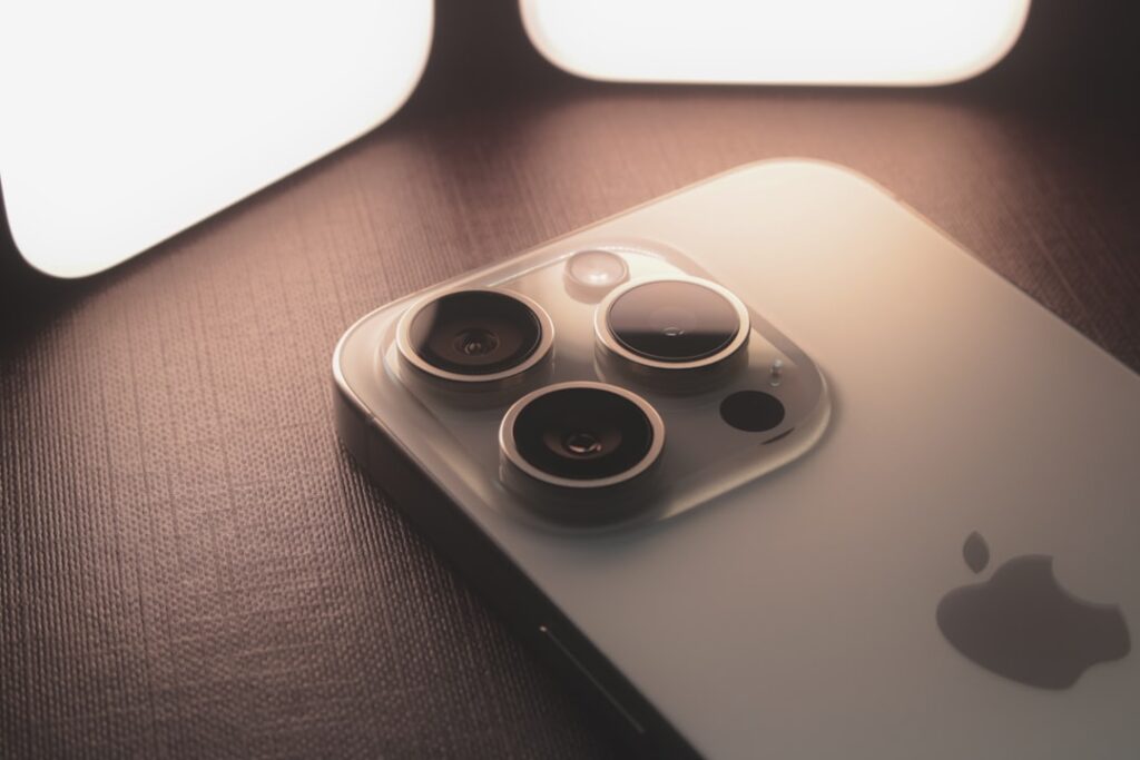 Photo via Unsplash by Samuel Angor