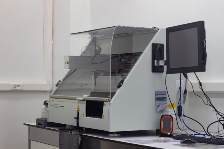 Air Mold Tester: Devices, CRMs, and Spore Traps Compared