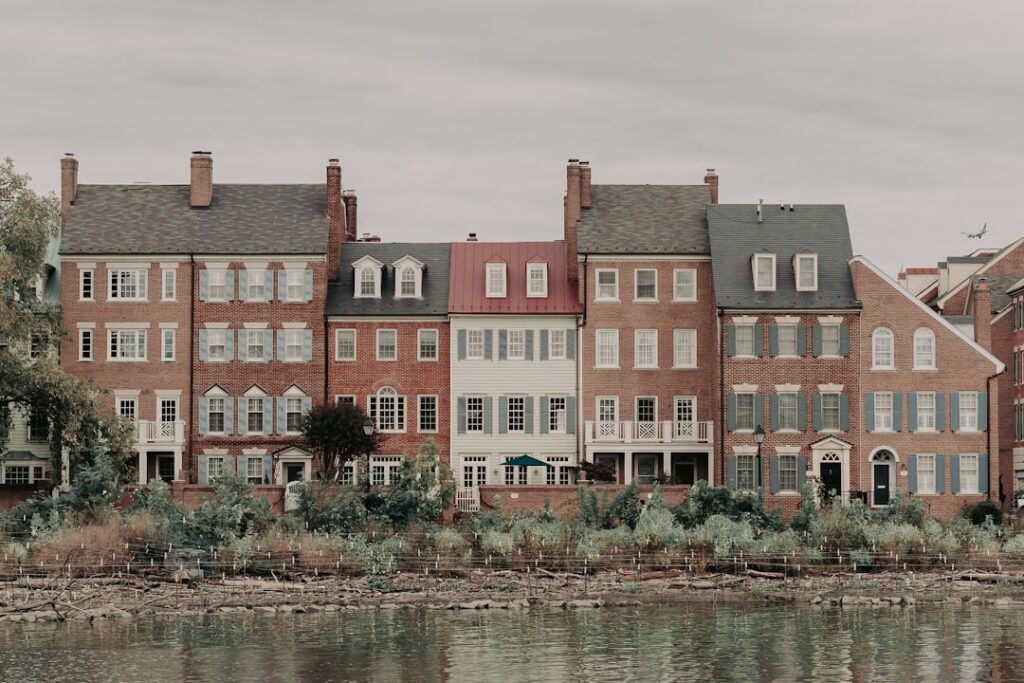 Photo via Unsplash by Jack Prommel