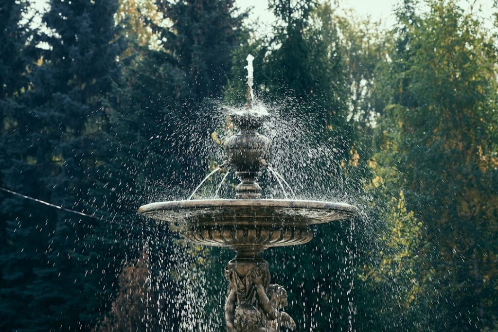 Photo via Unsplash by Maxim Tolchinskiy