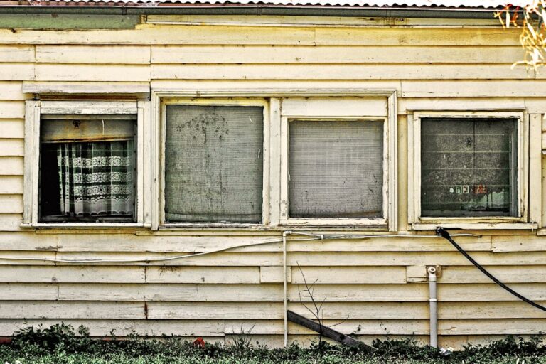 Removing Asbestos Siding: What Homeowners Need to Know