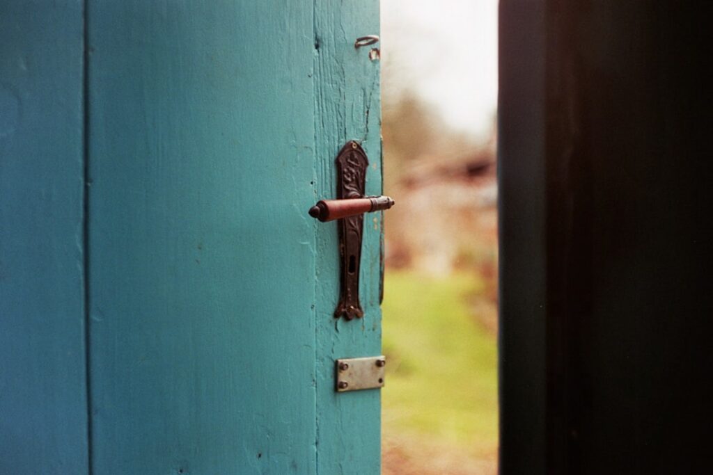 Photo via Unsplash by Jan Tinneberg