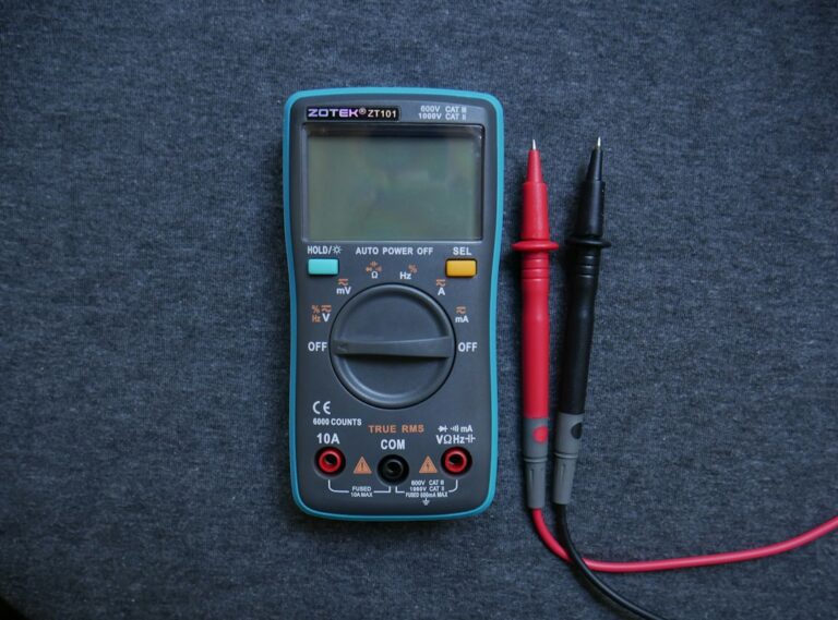 How to Use a Multimeter: Voltage, Continuity and Resistance