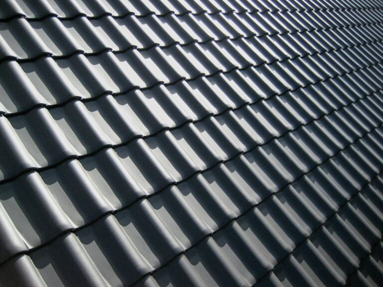 Metal Roof vs Shingles: Cost, Hail, Lifespan and Verdict