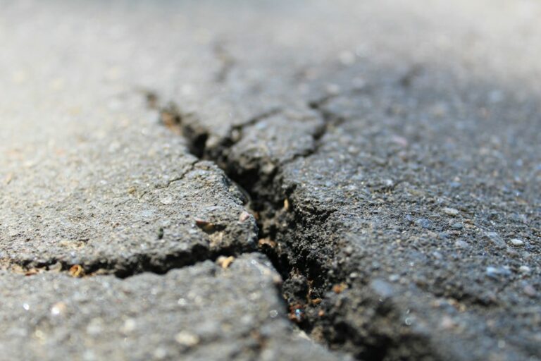 Asphalt vs Concrete Driveway: Cost, Lifespan and Climate